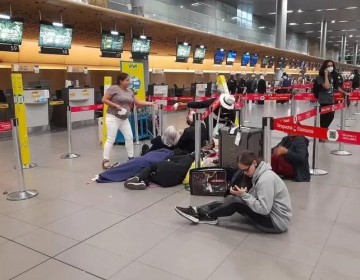 Aerol&iacute;neas ayudan a pasajeros tras la suspensi&oacute;n de los vuelos de Viva Air