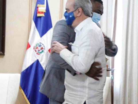 Presidente Luis Abinader recibe en el Palacio a David Ortiz
