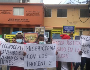 Realizan manifestación en apoyo a la pastora Rossy Guzmán frente al Palacio de Justicia