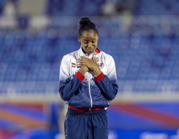 Pese a los momentos dif&iacute;ciles, la saltadora Evelina Minaya mira hacia los Panamericanos de 2027