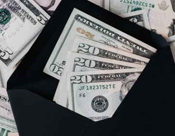 Trabajadores estadounidenses ver&aacute;n en 2024 aumentos al salario m&iacute;nimo en 25 estados