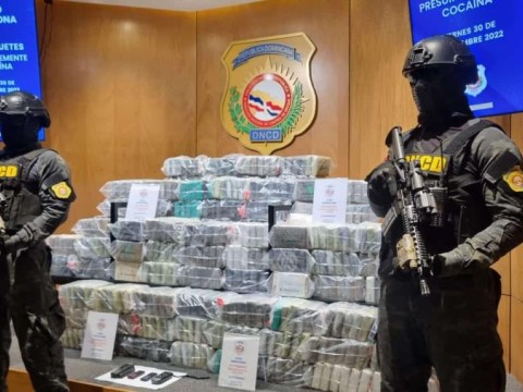 Tras persecuci&oacute;n de 16 horas, arrestan cuatro hombres con 474 paquetes de droga en Barahona