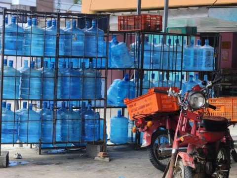 Asociaci&oacute;n pide a Proconsumidor una extensi&oacute;n del plazo para proteger del sol a botellones de agua