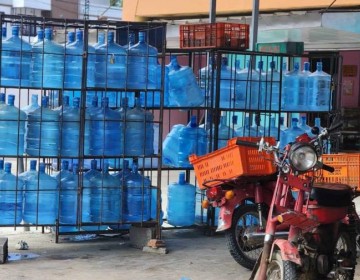 Asociaci&oacute;n pide a Proconsumidor una extensi&oacute;n del plazo para proteger del sol a botellones de agua