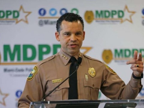 Jefe policial de Miami se dispar&oacute; tras discutir con su esposa