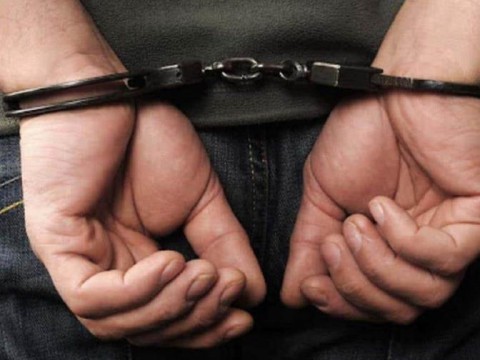 Se entrega a la Polic&iacute;a hombre acusado de varios hechos delictivos en San Pedro de Macor&iacute;s