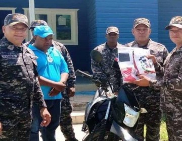 Polic&iacute;a Nacional refuerza la seguridad en la isla Saona con la entrega de una motocicleta