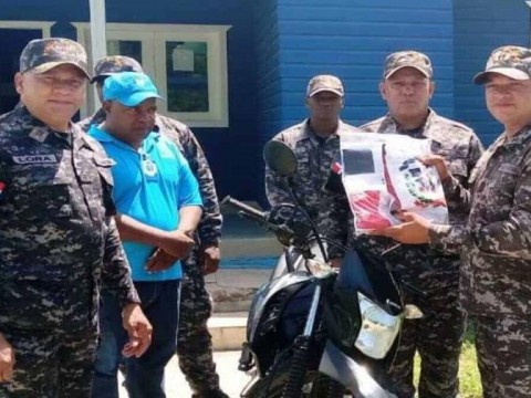 Polic&iacute;a Nacional refuerza la seguridad en la isla Saona con la entrega de una motocicleta