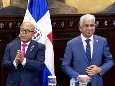 Pacheco se opone a eliminar exenciones a sectores; De los Santos apoyar&iacute;a una medida general