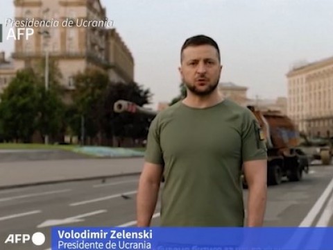 Ucrania "luchar&aacute; hasta el final", promete Zelenski al cumplirse seis meses de guerra