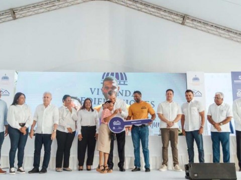Abinader y ministro Bonilla entregan 100 apartamentos en &ldquo;Mi Vivienda Hato Nuevo"