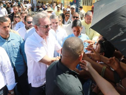 El presidente Luis Abinader reactivar&aacute; este fin de semana sus actividades pol&iacute;ticas