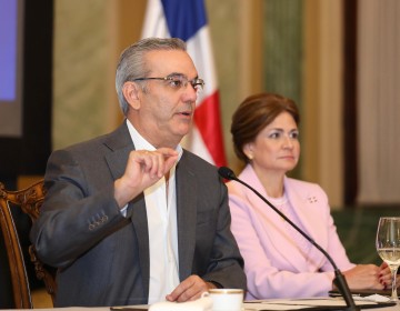 Gobierno presenta nuevo reglamento de aplicaci&oacute;n de la Ley 340-06 que aportar&aacute; mayor eficiencia y controles a las contrataciones p&uacute;blicas