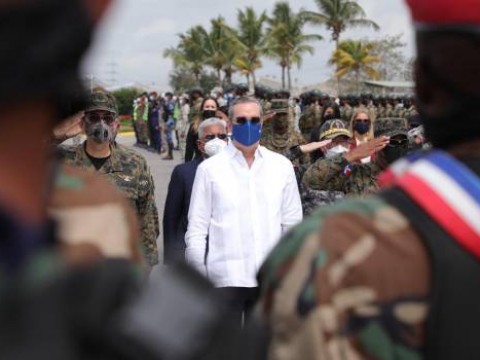 Abinader promete aumento salarial para miembros de las Fuerzas Armadas