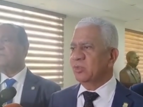 Presidente del Senado defiende el barrilito y dice fondos son "total y absolutamente transparentes"