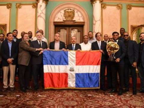 Presidente Medina &ldquo;Ahora Todos somos Toros&rdquo; con esta frase despide a los jugadores que participar&aacute;n en la serie del caribe