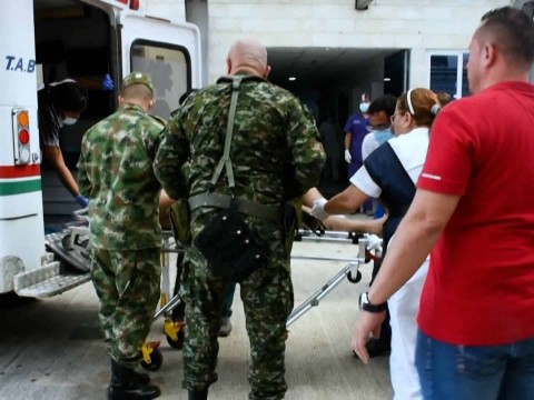 Al menos dos muertos en ataque de ELN con explosivos a base militar en Colombia