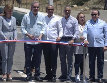 El mandatario entrega obras en Santiago