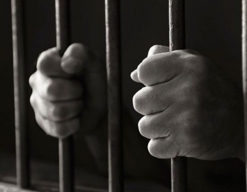 Se encuentra bajo arresto raso de la PN por empe&ntilde;ar pistola y escopeta