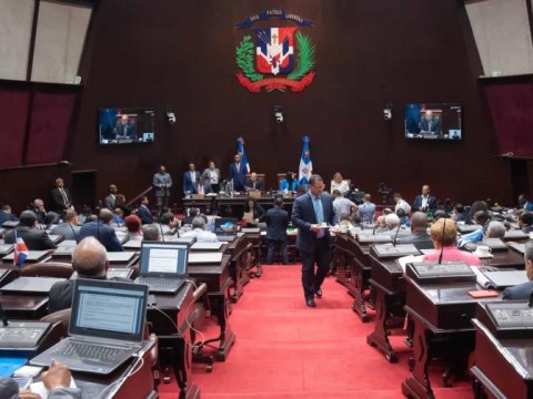 Dinero adicional para partidos pol&iacute;ticos se pagar&iacute;a con m&aacute;s recaudaci&oacute;n o con deuda p&uacute;blica