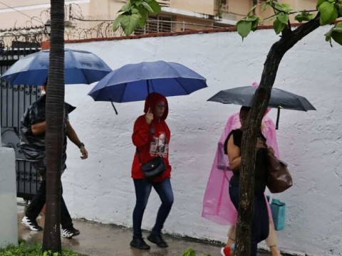 Aguaceros y tormentas el&eacute;ctricas marcar&aacute;n las condiciones del tiempo este jueves y el calor contin&uacute;a