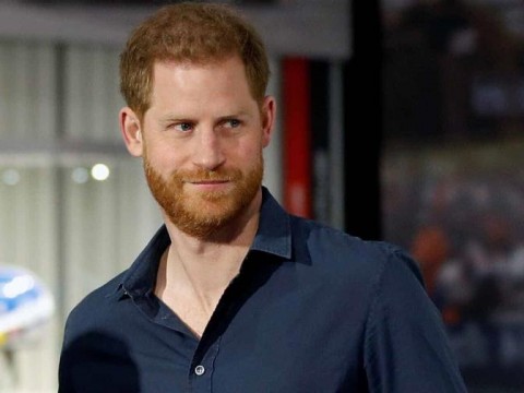 El pr&iacute;ncipe Harry llega a Londres para visitar a su padre tras su diagn&oacute;stico de c&aacute;ncer