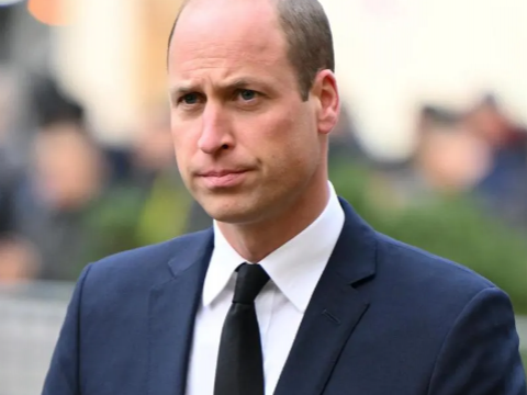 El pr&iacute;ncipe William asiste a primer acto oficial tras la reaparici&oacute;n de Kate