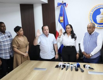 PRM juramenta a vicealcaldesa de Casta&ntilde;uelas que era del PLD