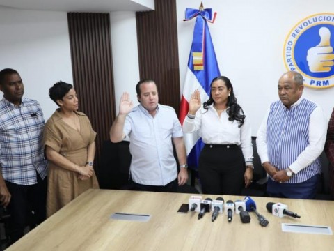 PRM juramenta a vicealcaldesa de Casta&ntilde;uelas que era del PLD