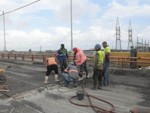 Obras P&uacute;blicas informa que lluvias retrasan trabajos en el puente Duarte