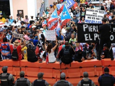 Protestan en San Juan contra ente fiscal y empresa el&eacute;ctrica de Puerto Rico