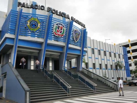 Polic&iacute;a Nacional detiene cuatro hombres por posesi&oacute;n de drogas en Villa Mella