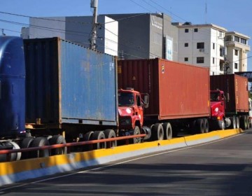 Veh&iacute;culos pesados no podr&aacute;n circular por avenidas 27 de Febrero y Estrella Sadhal&aacute; de Santiago