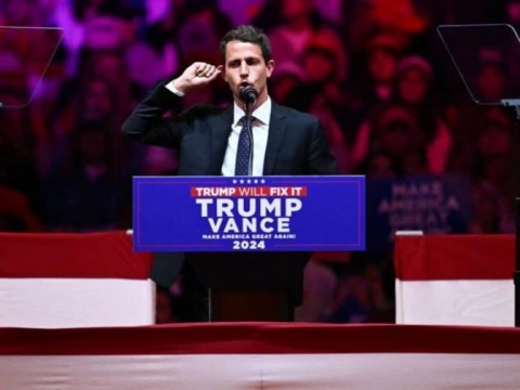 Exigen disculpa de la campa&ntilde;a de Trump tras llamar a Puerto Rico "isla flotante de basura"