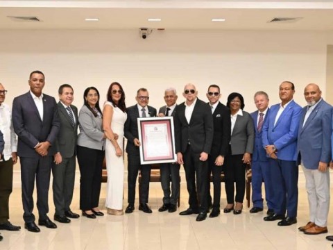 Senado reconoce los 45 a&ntilde;os de trayectoria musical de Los Hermanos Rosario