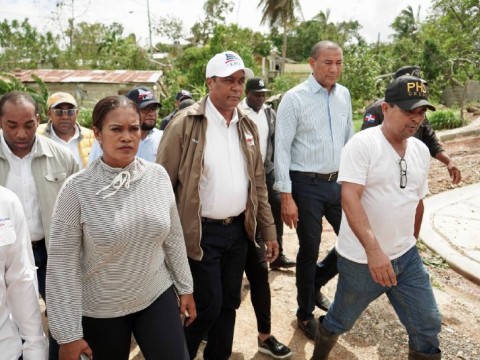 V&iacute;ctor D&rsquo; Aza lleva ayuda y coordina la respuesta a da&ntilde;os de Fiona en El Seibo