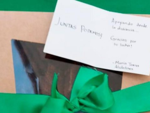 Env&iacute;o de brownies que intoxicaron al menos nueve personas en campamento fue un atentado