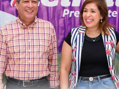Reinaldo anuncia que su esposa apoyar&aacute; a Leonel Fern&aacute;ndez