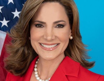 Congresista Mar&iacute;a Elvira Salazar defiende a RD ante acusaci&oacute;n racista de EEUU