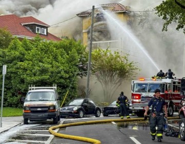 Reportan incendio en complejo de apartamentos en Miami precedido de tiroteo que dej&oacute; un herido grave