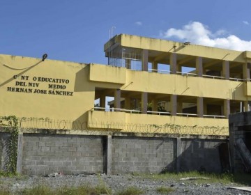 Reportan nuevas intoxicaciones en un centro educativo de Duarte tras la fumigaci&oacute;n de una finca