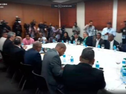 Al menos 14 partidos de oposici&oacute;n exigen reuni&oacute;n de urgencia con el pleno de la JCE