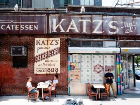 NY impone m&aacute;s restricciones a los bares para que cumplan distanciamiento