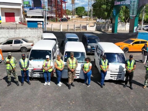 Intrant retiene veh&iacute;culos en Ciudad Juan Bosch; cinco eran conducidos por haitianos sin licencia