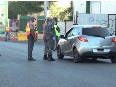 Director de la Polic&iacute;a Nacional proh&iacute;be retenes y chequeos