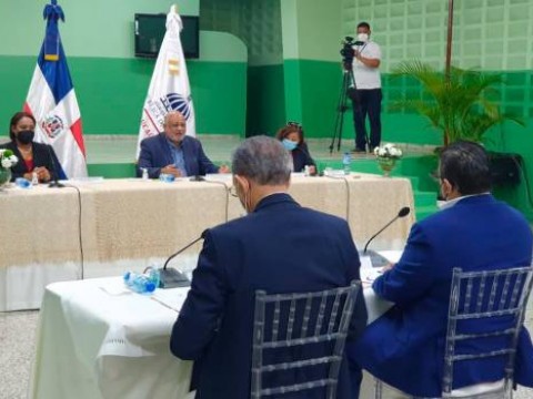 Educaci&oacute;n entregar&aacute; 70,000 equipos a los profesores el pr&oacute;ximo lunes