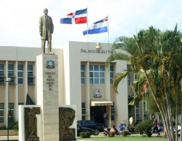 Condenan a 10 a&ntilde;os de prisi&oacute;n a dos hombres por traficar 37 haitianos