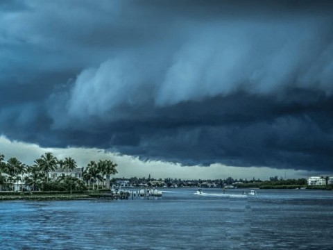 Expertos plantean sumar lluvias y oleaje a la escala de huracanes y ampliar a 6 categor&iacute;as