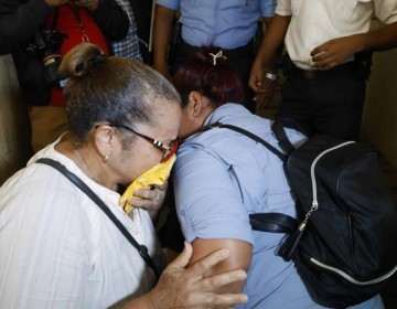 Se desmayan en el Palacio de Justicia joven acusado de hackeo y su padre