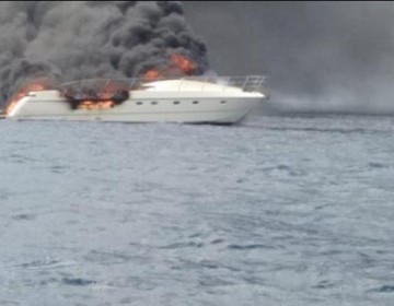 Se incendia embarcaci&oacute;n paname&ntilde;a cerca de Bayah&iacute;be y rescatan a sus 12 ocupantes